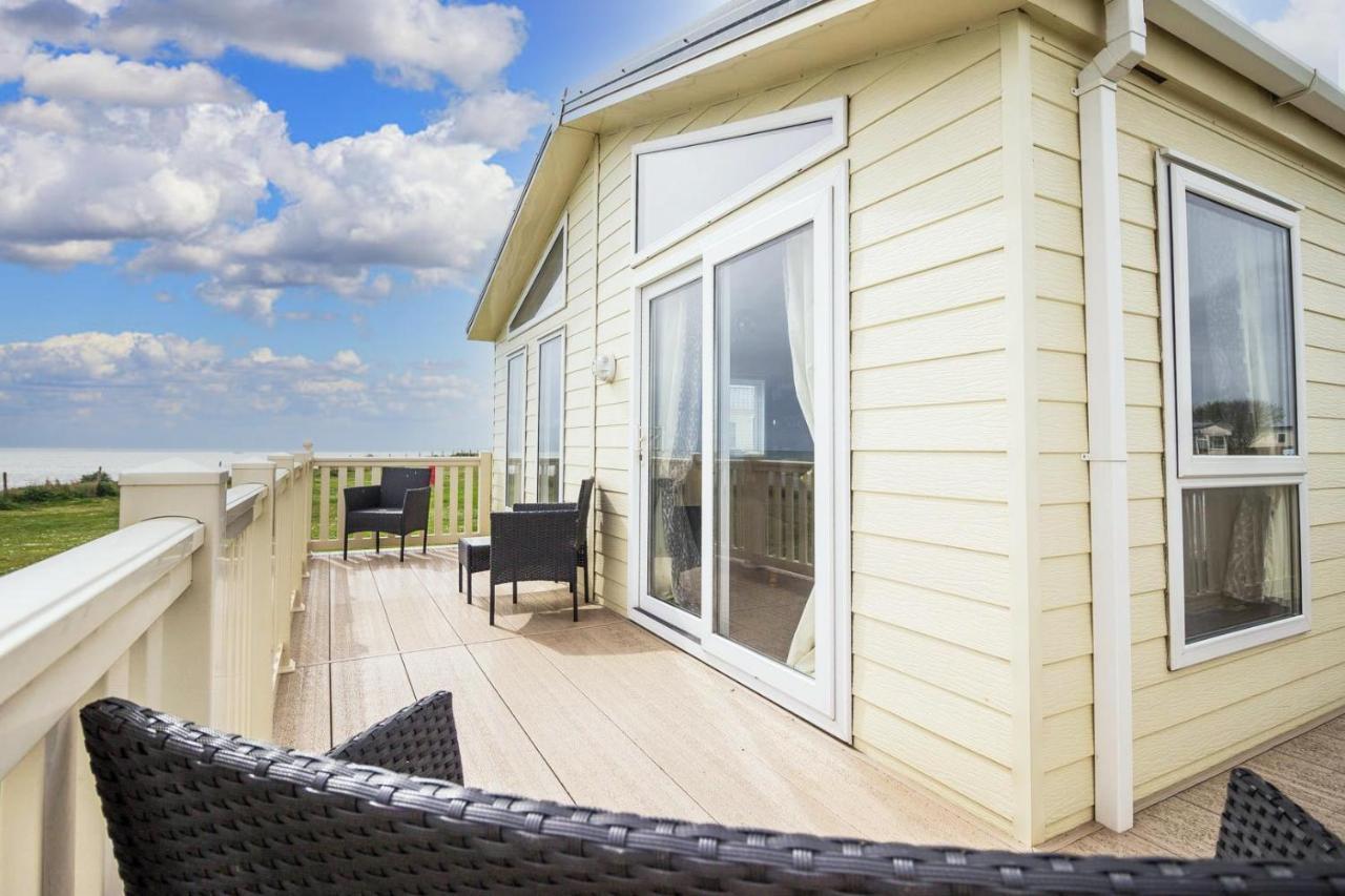 Stunning 6 Berth Lodge With Sea Views For Hire At Skipsea Sands Ref 41136Nf Barmston ภายนอก รูปภาพ