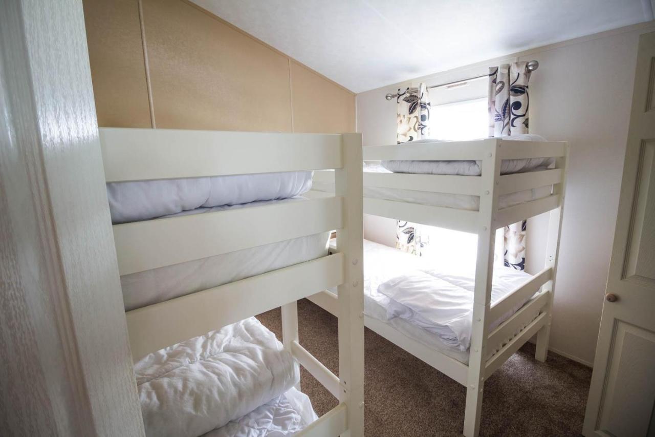 Stunning 6 Berth Lodge With Sea Views For Hire At Skipsea Sands Ref 41136Nf Barmston ภายนอก รูปภาพ